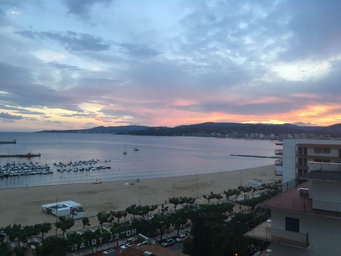 Seafront Apartment In Palamos Exterior photo